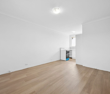 Updated Two Bedroom Unit ! - Photo 4