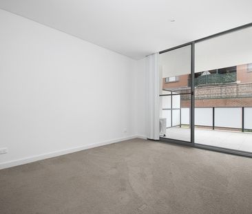 Ultra large, rear facing apartment - Photo 6