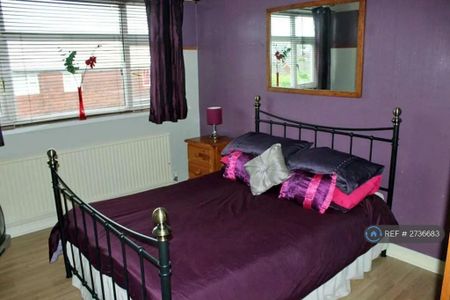 3 bedroom semi-detached house to rent - Photo 3