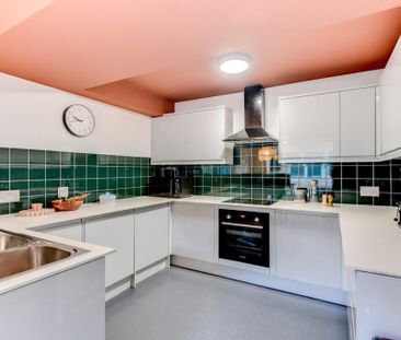 1 bedroom in a house share to rent - Photo 5