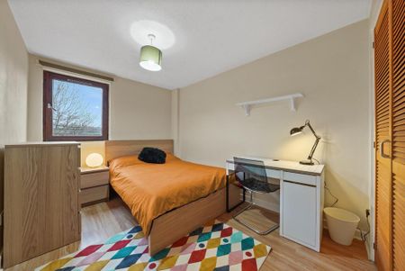 3 bedroom flat to rent - Photo 2