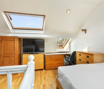 4 Bedroom Mid Terraced House - Photo 2