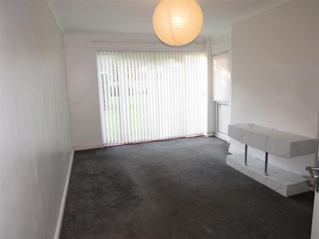 3 bedroom flat to rent - Photo 5