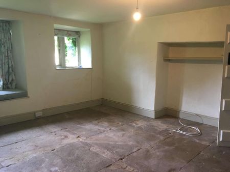 An imposing five-bedroom detached farmhouse on the edge of Neston village, blending original character with modern comforts, set within a large garden and offer - Photo 3