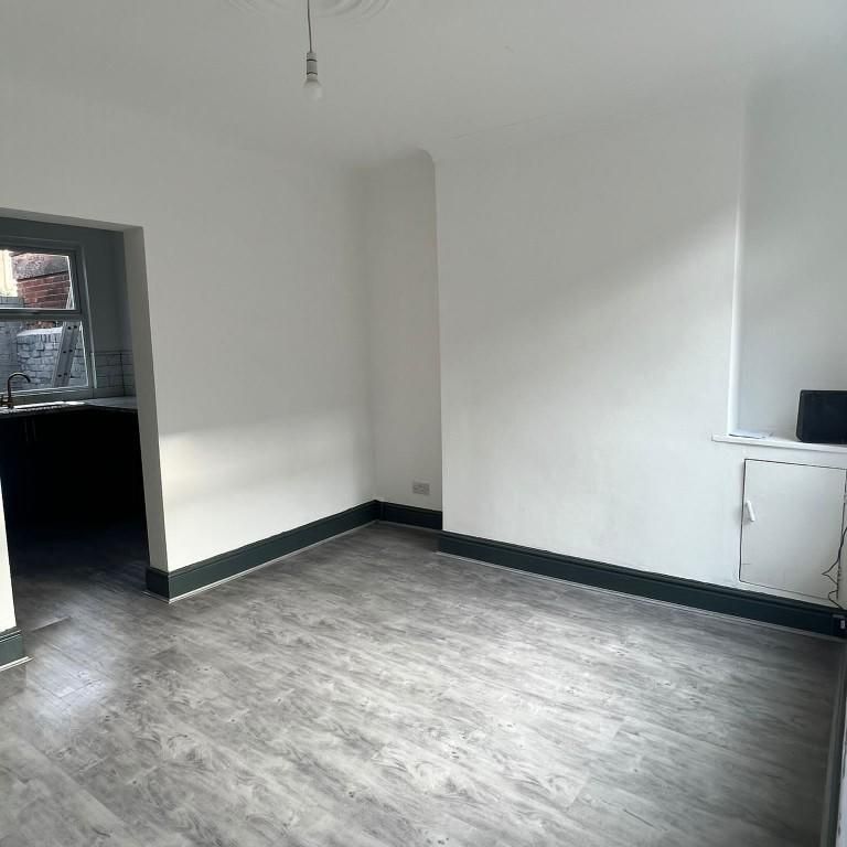 2 bedroom house to rent - Photo 1