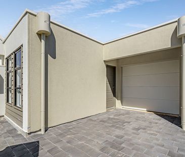 Beautiful, Neat & Tidy Home! - Photo 6