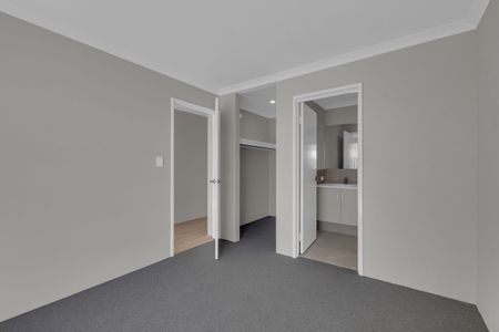 Three Bedroom Home in South Yunderup - Photo 3