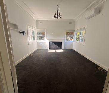 Character Home - Three Bedrooms, Study, Shed & Additional Parking - Photo 3