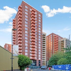 3 bedroom flat to rent - Photo 3