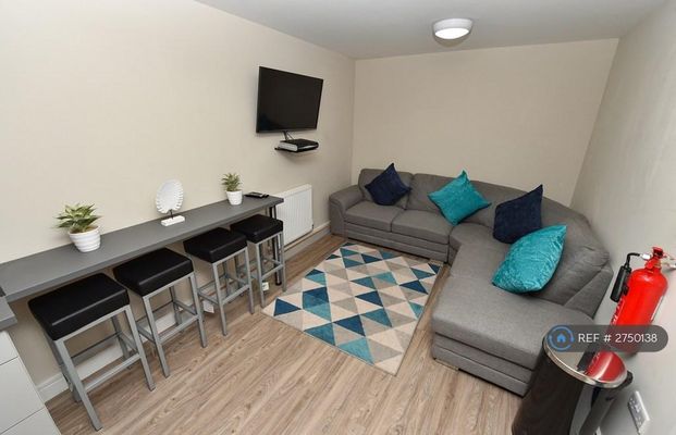 1 bedroom in a house share to rent - Photo 1