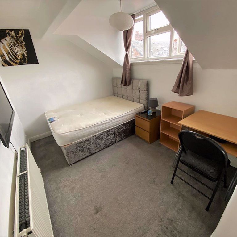 3 bedroom House in Burley Lodge Road, Leeds - Photo 1