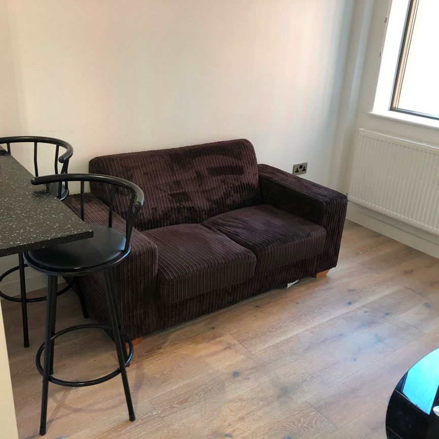 1 Bed Flat, Garrard House, RG1 - Photo 1