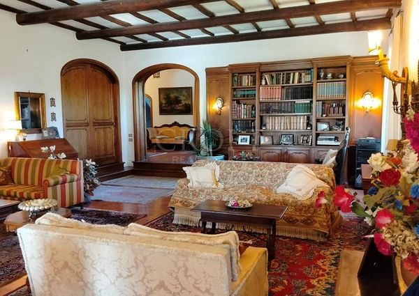 Ardeatina-Divino Amore: Quiet, charming rustic villa, big and well-curated garden, 3 beds, 1 study, 3 baths, living room, kitchen, with terraces , AC and parking space. Ref 2322