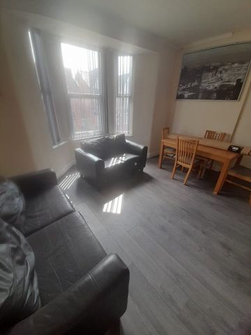 1 Bed Flat, City Road, B16 - Photo 2