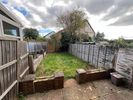 Wildern Lane, East Hunsbury, Northampton, NN4 - Photo 2