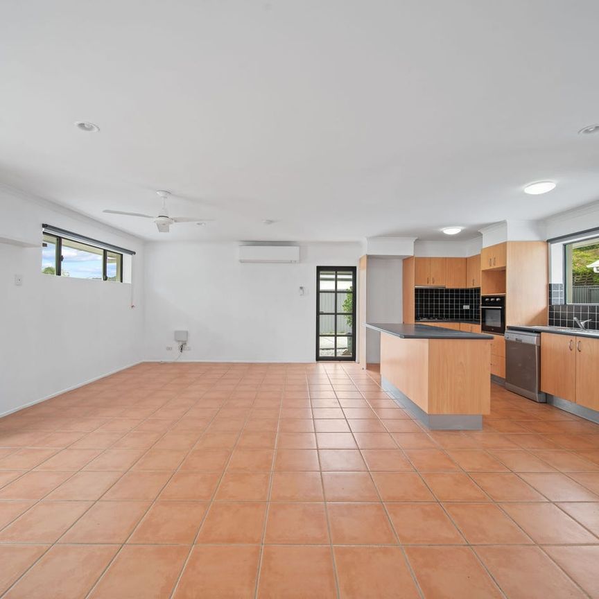 Low-Maintenance 3 Bedroom Family Home in Central Maroochydore - Photo 1