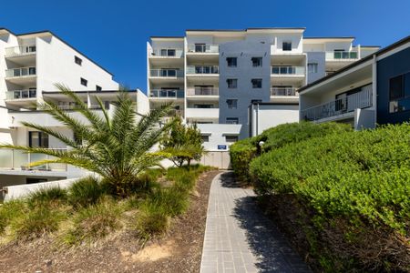 Convenient Living with Space and Comfort - Photo 5