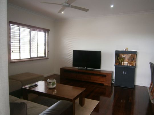 Superb Townhouse in Redcliffe - Photo 1