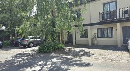 Modern, furnished, CBD T/house - Photo 5