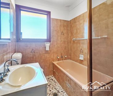 3 Bedroom Family Home - Photo 3