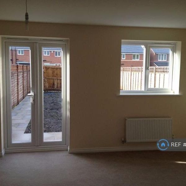3 bedroom semi-detached house to rent - Photo 1
