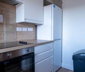 2 bedroom property to rent in Glasgow - Photo 1