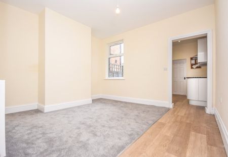 2 bedroom terraced house - Photo 2