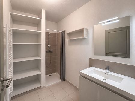 Location Appartement 3 pièces 64m² - Photo 3