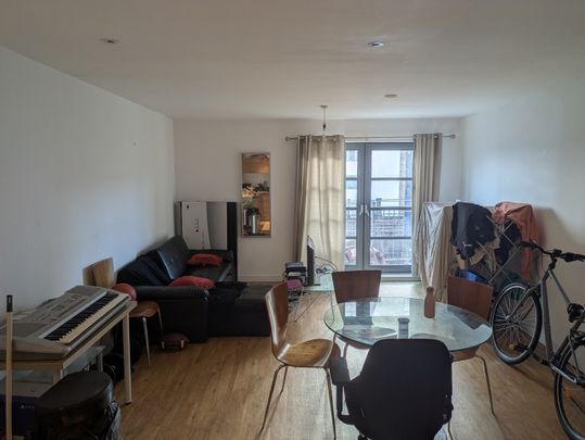 Room in a Shared Flat, Commercial Road, E14 - Photo 1