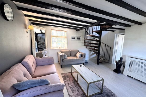 Howell Hill Close - Photo 1