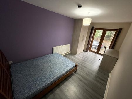 5 bedroom flat to rent - Photo 4