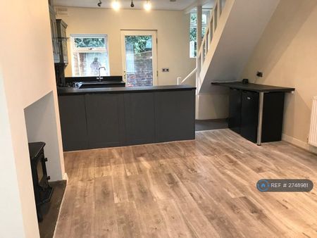 2 bedroom terraced house to rent - Photo 4