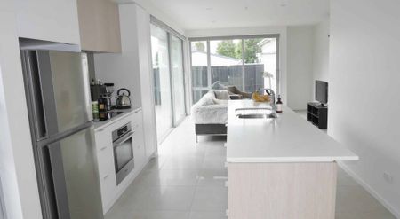 ST ALBANS - MODERN 2 BEDROOM, 2 X BATHROOM TOWNHOUSE, SINGLE GARAGE - Photo 3