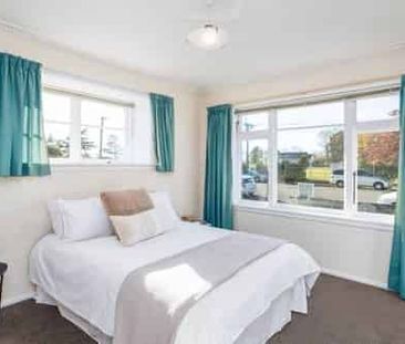 Spacious Three Bedroom Home - Photo 2