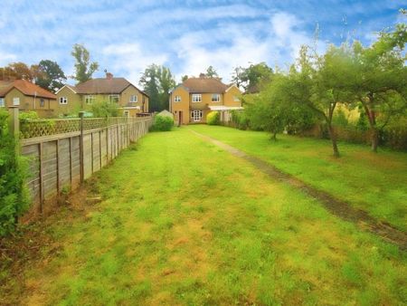 3 bedroom semi-detached house to rent - Photo 2