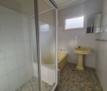 Spacious 3 Bedroom Family Home in a Convenient Location - Photo 2