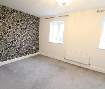 3 bedroom end of terrace house to rent - Photo 3