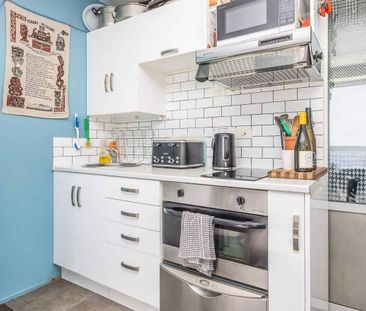 Central City 2-Bedroom Apartment with Gym Access! - Photo 3