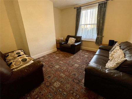 6 bedroom detached house to rent - Photo 2