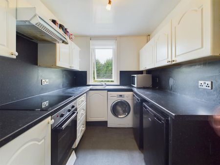 1 bedroom flat to rent - Photo 2