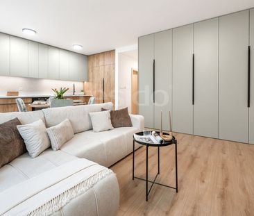 Novo zariadený, kvalitne vybavený 3-izbový byt s dvomi balkónmi a p... - Photo 1