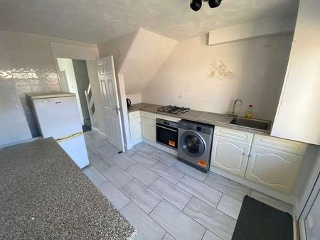 Wivenhoe Road, Barking, IG11 - Photo 5