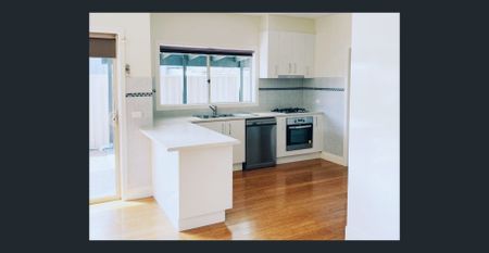 Furnished Comfort in Quiet Court – $410 per week. - Photo 2