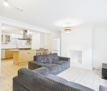 6 bedroom terraced house to rent - Photo 2