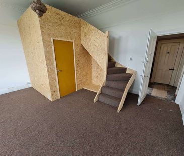 Enormous rooms for rent in beautiful Victorian house Room 14 - Photo 2