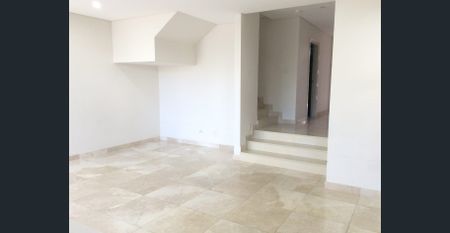 Modern 3 Bedroom Full Brick Duplex - Photo 3