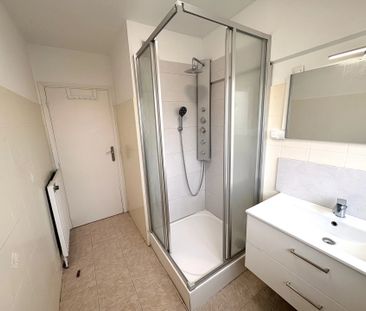Location Appartement 3 pièces 76m² NICE 06000 - Photo 5