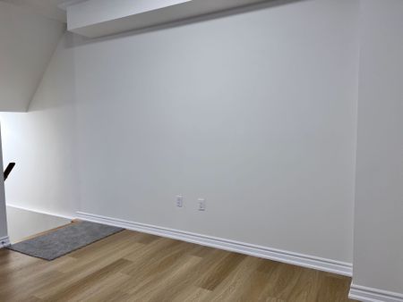 For Lease - 480 Beresford Path Unit# 2, Oshawa, Ontario - Photo 3