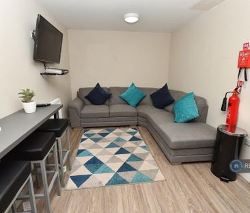 1 bedroom in a house share to rent - Photo 2