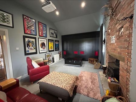 4 bedroom detached house to rent - Photo 2